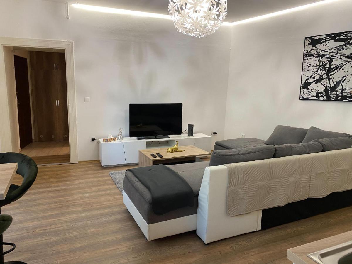 Varker 9 Apartman Sopron Luaran gambar